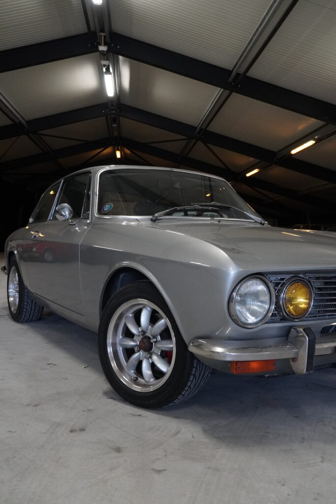 Alfa Romeo 2000 GTV, schuin vooraanzicht