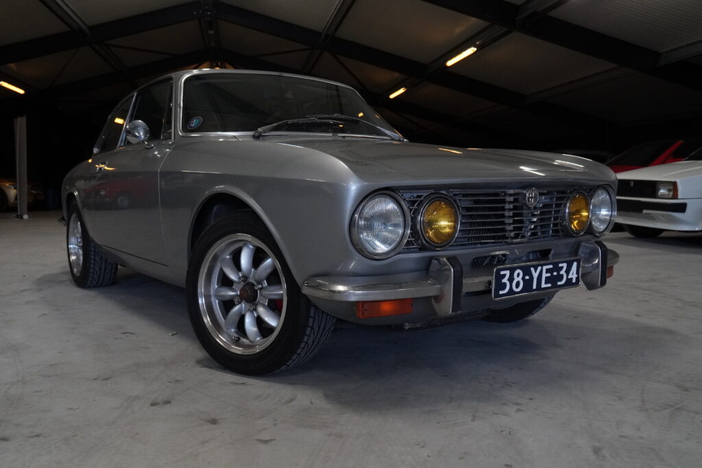 Alfa Romeo 2000 GTV, vooraanzicht met mistlampen