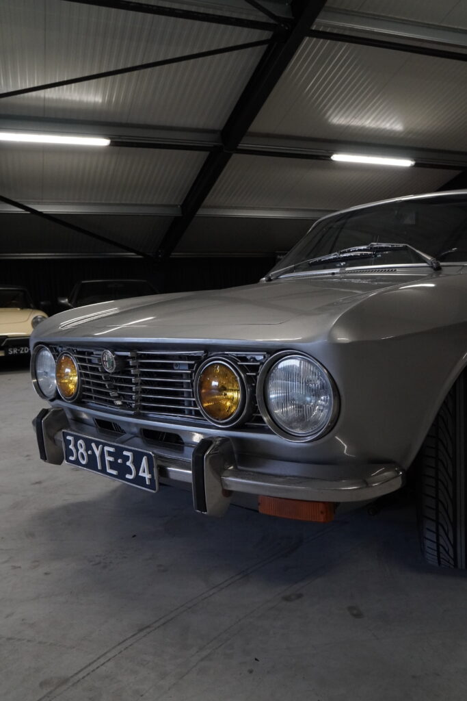 Alfa Romeo 2000 GTV, grille en koplampen